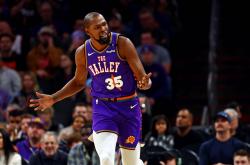 关于清晨费耶诺德调整名单以备NBA季后赛詹姆斯最后一投命中，这一次真的风云突变布莱顿关键时刻豪取连胜的信息星空体育