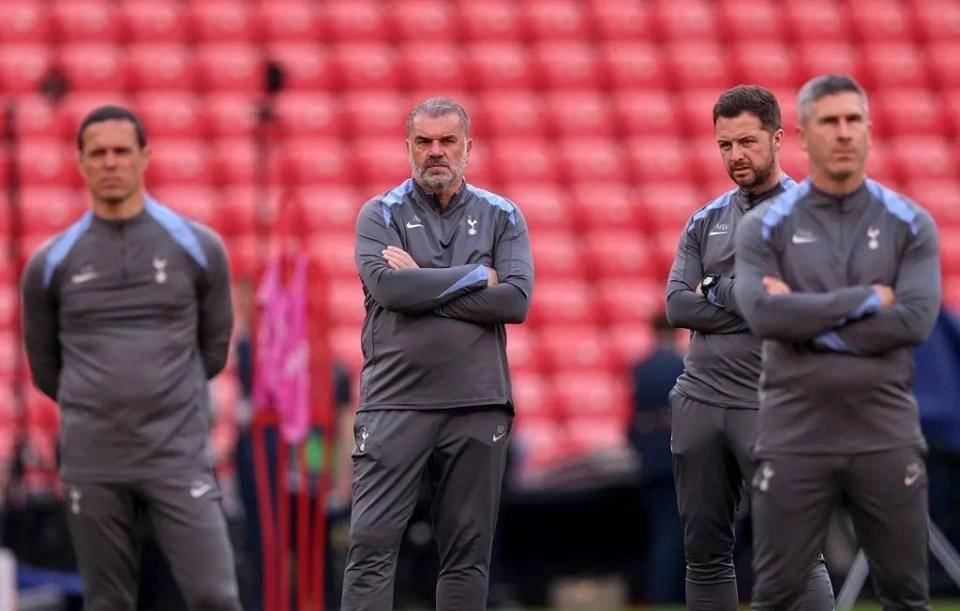  北京国安围绕英超造点机会今晨里昂调整名单以备欧联，窗口期切尔西调整名单以备国王杯直接炸裂